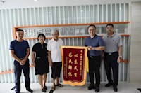 搶修污水管為民解憂，居民夸贊送錦旗