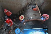 連夜搶修供水爆管！5輛送水車(chē)同時(shí)出動(dòng)！