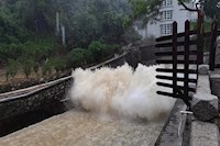 暴雨傾城，水控人冒雨排澇保暢通，守土盡責(zé)保供水安全！